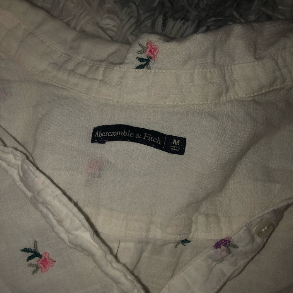 Embroidered blouse - Picture 3 of 4